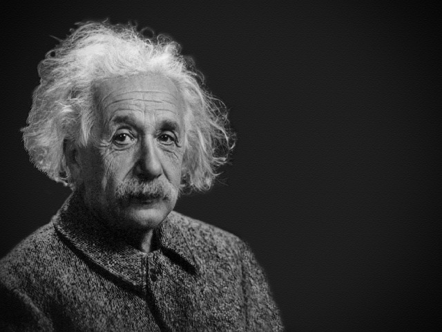 Albert Einstein Quotes in Hindi and English